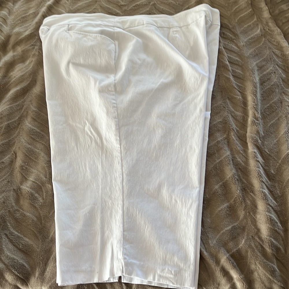Terra & Sky white capris 3x